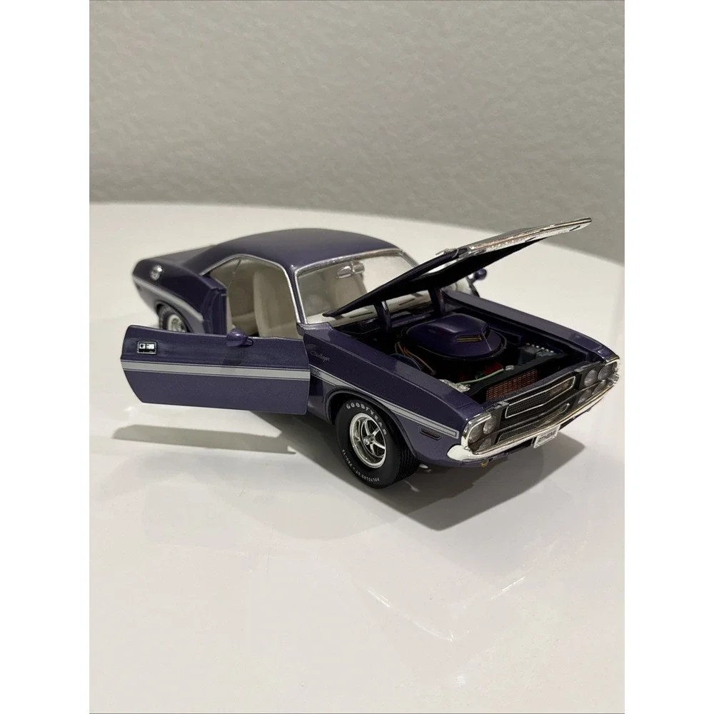 Ertl 1970 Dodge Challenger R/T Purple 1/18